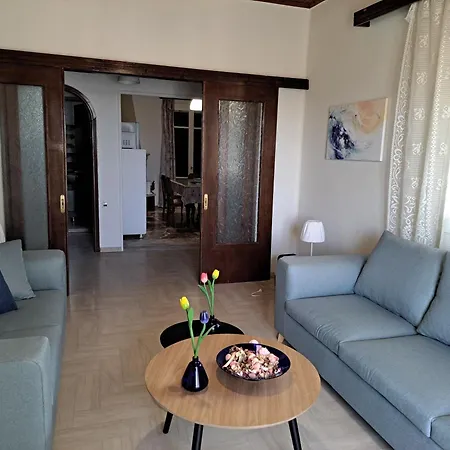 Giorgos House *
