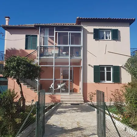 Ваканционна къща Giorgos House
